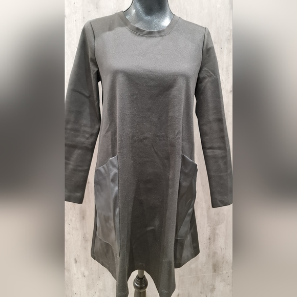 BCBGMAXAZRIA BLACK SWING DRESS WITH VEGAN LEATHER POCKETS SIZE S EUC - Picture 2 of 8